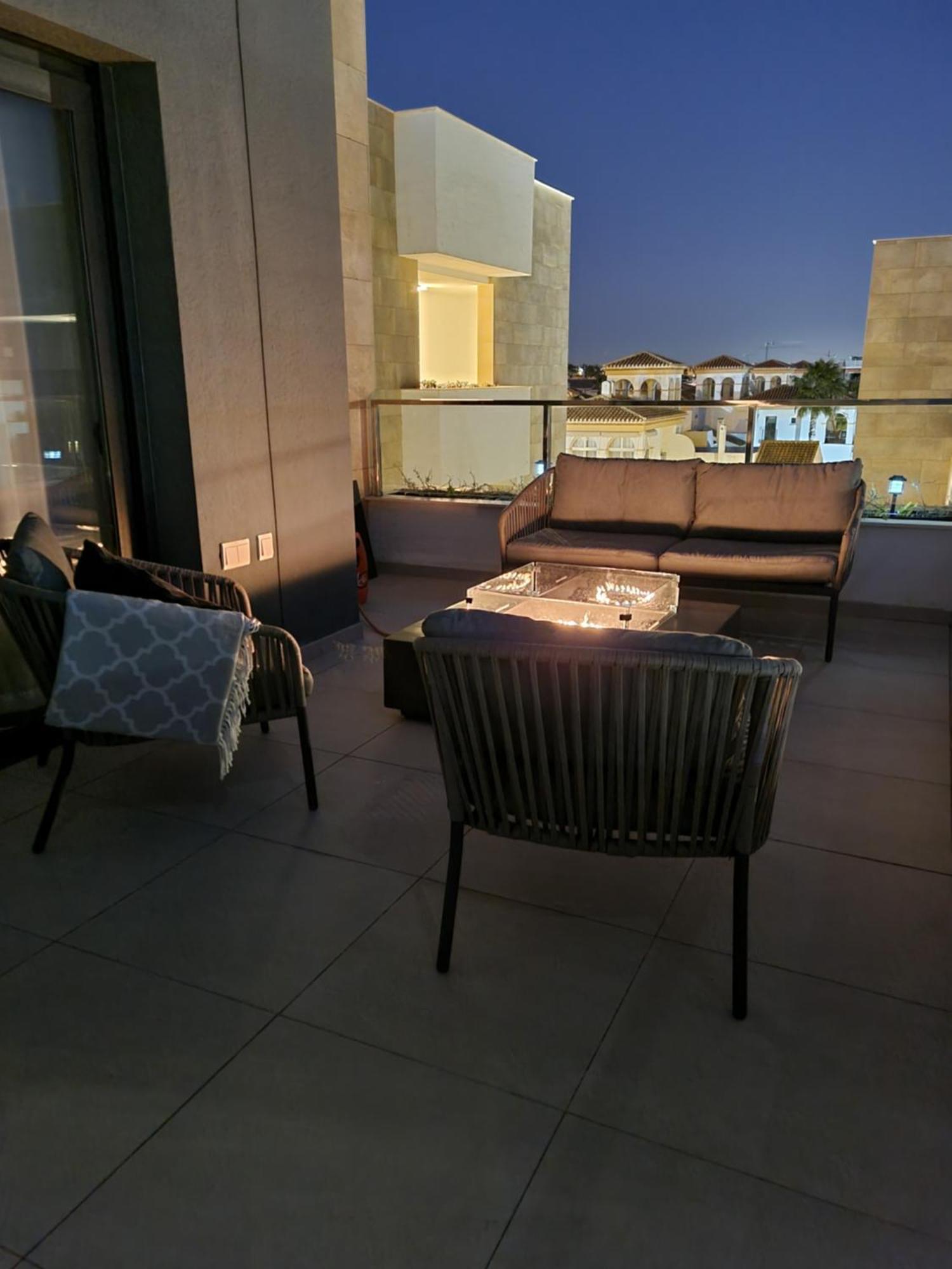 3-bedroom Penthouse With Private Roof Terrace And Fantastic View *